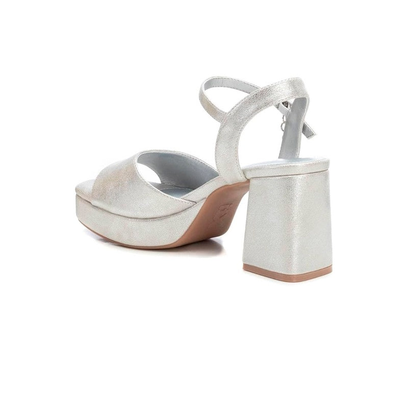 SANDALIA METALIZADA XTI TACON 7 CM.