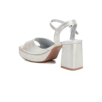 SANDALIA METALIZADA XTI TACON 7 CM.