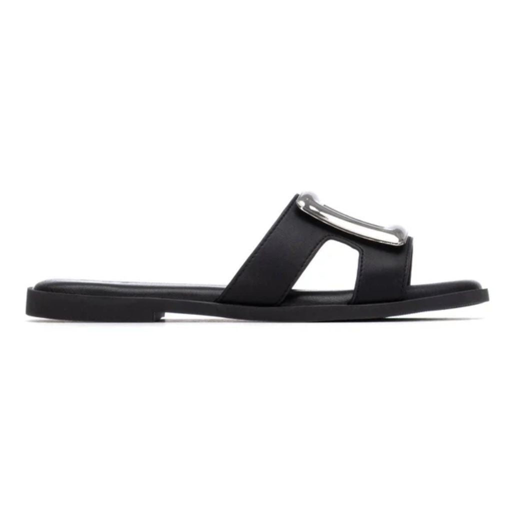 Sandalias XTI tipo pala para mujer con aplique metálico, planas y cómodas 