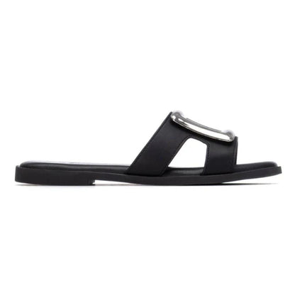 Sandalias XTI tipo pala para mujer con aplique metálico, planas y cómodas 